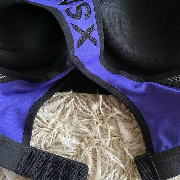 Victoria's Secret Incredible Sports Bra Adjustable Strap, 34C
